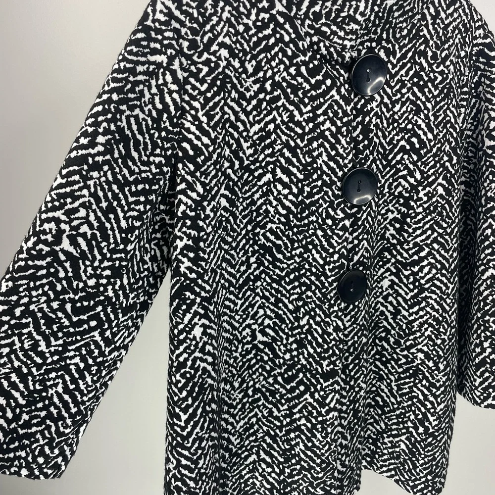JM‎ Collection Med Black and White Swing Jacket